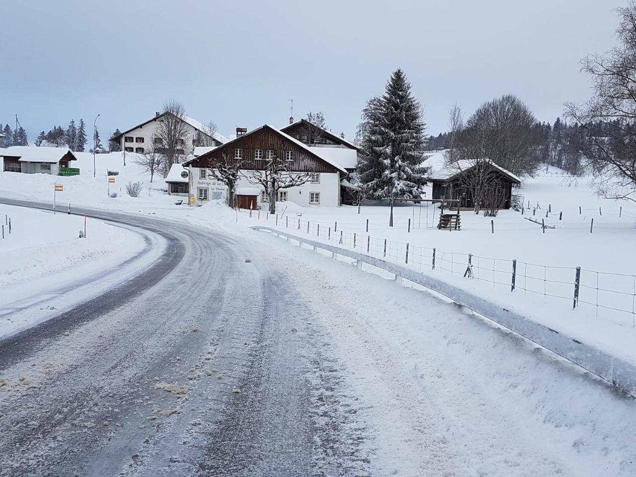 Auberge De La Couronne Saignelégier Exteriör bild